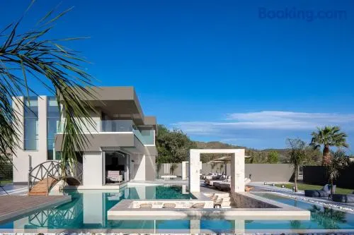 Elinor Villa - Nature Retreat amidst Mountains & Lake by etouri - Image 1