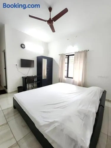Olive Homestay 1bhk Diamond Ernakulam - Image 1