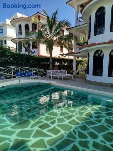 J and R Villa, Watamu - Image 1