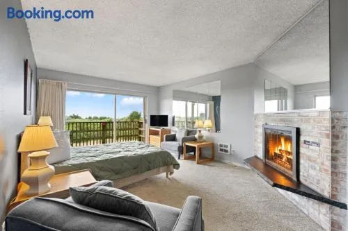 Ocean View 1-Bedroom King Suite with Kitchen - Pool and Hot Tub - Image 1