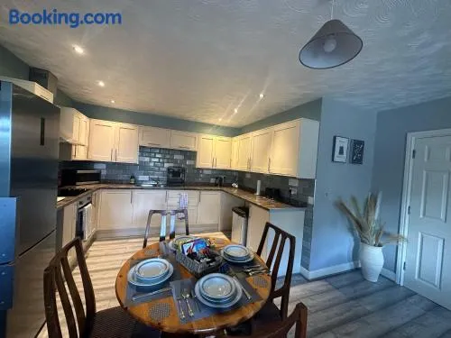 Entire 2 bedroom house. - Image 1