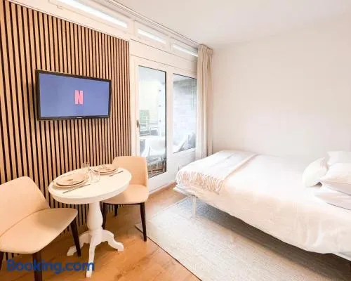 Bright Tiny Studio - Shared Pool & Sauna - Free Parking - Air condition - Image 1