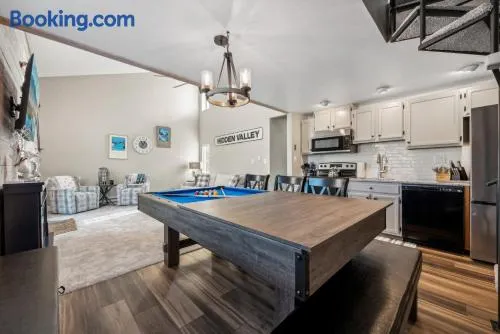 3BR Ski Resort Townhome-Sleeps 7 - Image 1