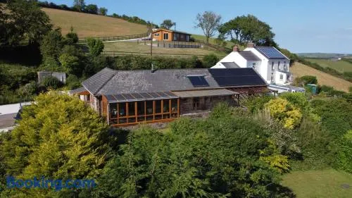 Brofallen - spacious holiday cottage with sea views and enclosed garden - Image 1