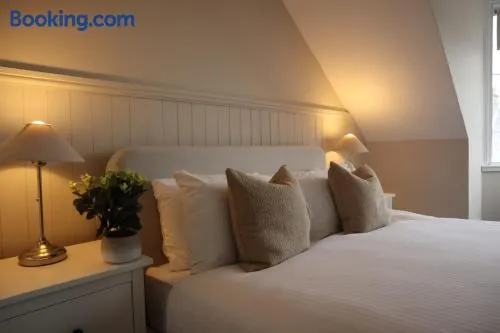 Harbourside Hotel - Image 1