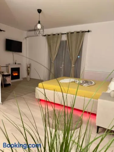 Apartment de Lux Craiova Jacuzzi Pat Rotund Semineu - Image 1