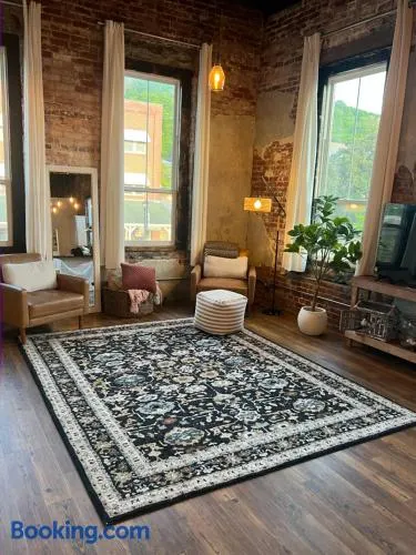 Singer Loft - Image 1