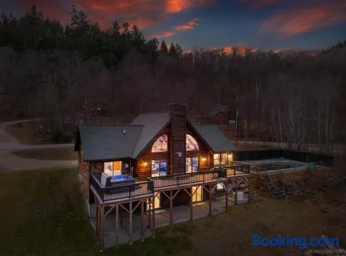 Spacious Retreat, Hot Tub, Arcade, Outdoor Pool! - Image 1
