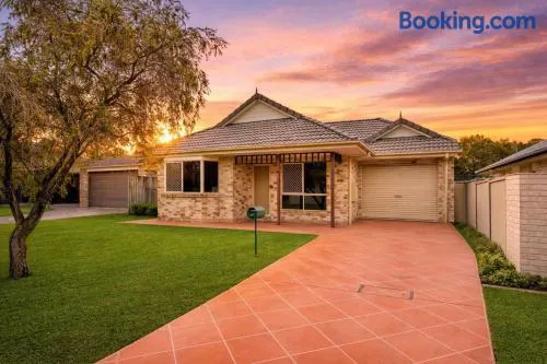 The Cottage - Cozy 3-Bed Beerwah - Image 1