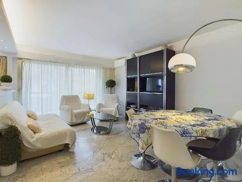 2 bedroom, 2 bathrooms, 2 mins from the Croisette, Monod 348 - Image 1