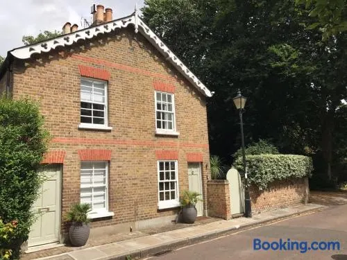 Charming Cottage with Roof Terrace - Image 1