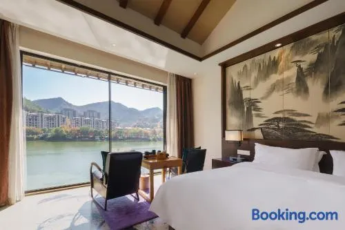 Huangshan Shanshuijian Wei Boutique Hotel - Image 1