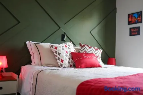 Casa Amsterdam, Temática e Aconchegante em Águas de Lindóia - Image 1
