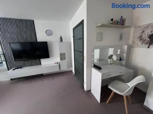 Charmante Wohnung mit Terrasse , ruhig und zentral - Image 1