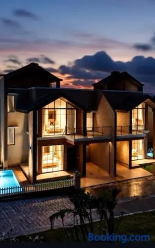 Woods - Luxurious Villas - Image 1