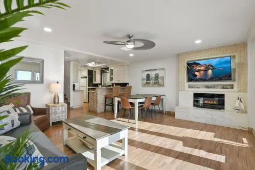 Beachfront Getaway with Ocean Views and Private Patio - Image 1