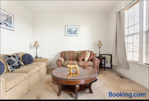 Van Gogh Guest Rm #3 • Van Gogh 3-Comfy Private Rm in single family home - Image 1