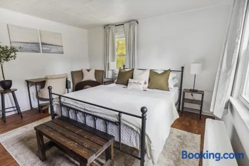 Large Private Studio Apartment - Image 1