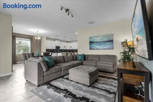 6 Bedrooms 5 Bathrooms Champions Gate 1593 FD - Image 1