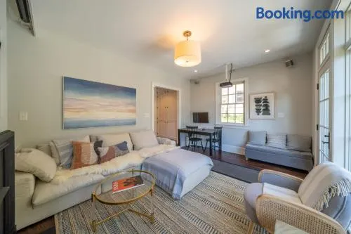 The Walton House - historic 3bd 2 5ba with parking - Image 1