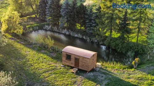 Maringotka na kraji rybníka - Image 1