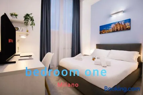 Milan loft 3BR 3BA and fast Wi-Fi 15 minutes to Duomo - Image 1