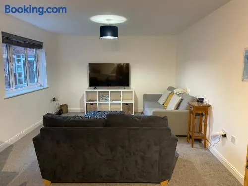 Large 2 bedroom apartment, 4 beds one 1 en-suite, Free parking Nr Chelt Elmore and Quays - Image 1