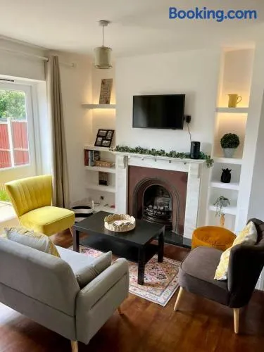 Family friendly 2 bd garden flat Englefield Green - Image 1