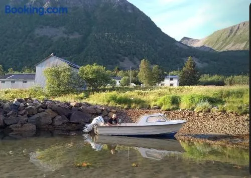 Fishermens House, romslig ferieleilighet nær sjøen Medby Senja - Image 1