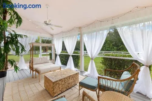 ELEGANT PRIVATE OLD SOUTH FLORIDA ESTATE NEW SLEEPS 18 TO 20 LARGE FAMILIES RETREAT WEDDINGS REUNIONS NANNY QUARTERS - Image 1