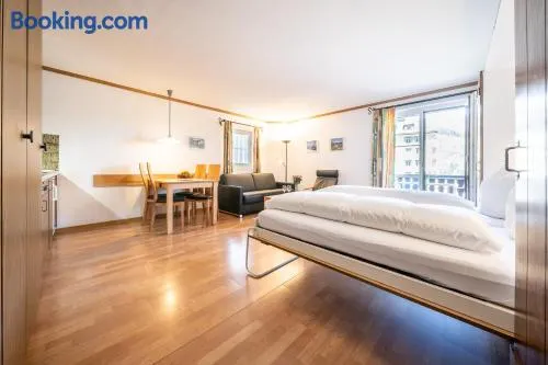 4306 Liebevolle 1,5-Zimmer-Wohnung mit Balkon und traumhaftem Ausblick - Image 1