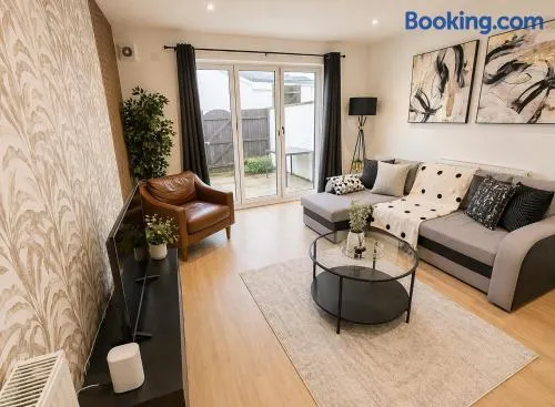Boutique 2 Bed Bristol Abode - Parking - Garden - Image 1