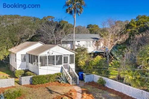 220 W Ashley - Corner Cottage - Central Location - Image 1
