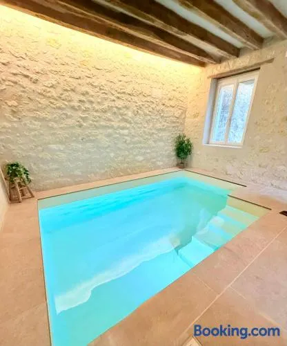 Suite romantique, piscine intérieure privée et sauna - Image 1