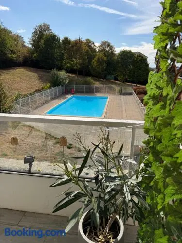Besançon- Appart avec balcon et piscine pour Groupe pro et famille - Image 1