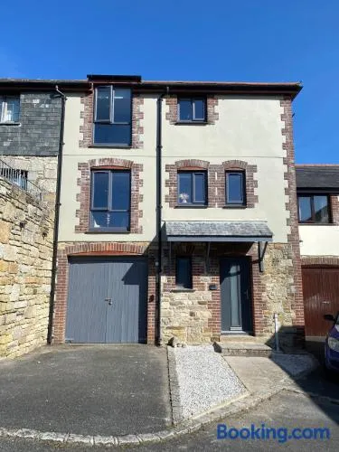 4 Bed House in Lovely Cornish Town - Image 1