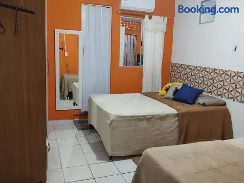 Casarão 3 quartos com ar e garagem - Image 1