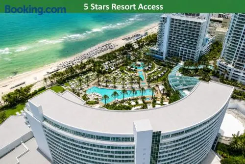 Fontainebleau Miami Resort - Image 1