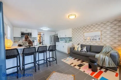 Beachside Bliss -Unit 1 - Walk to Ocean & Restaurants - Image 1