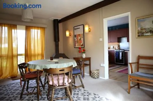 Convenient and stylish cottage - Image 1