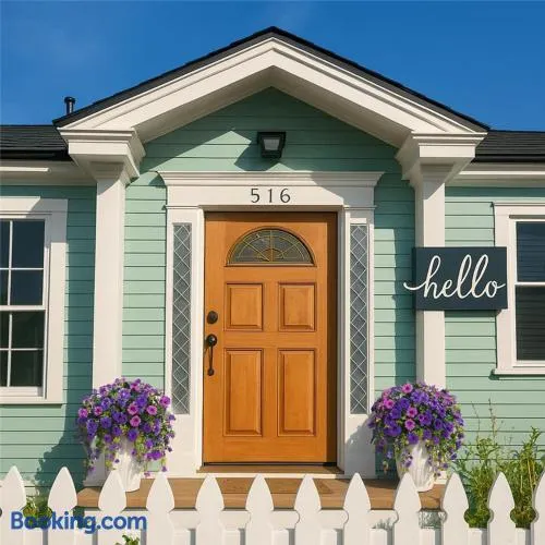 Cozy Hollywood Cottage - Walk to Larchmont Village - Image 1