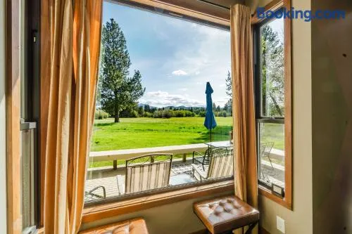 Lakeview Meadow Retreat - Image 1