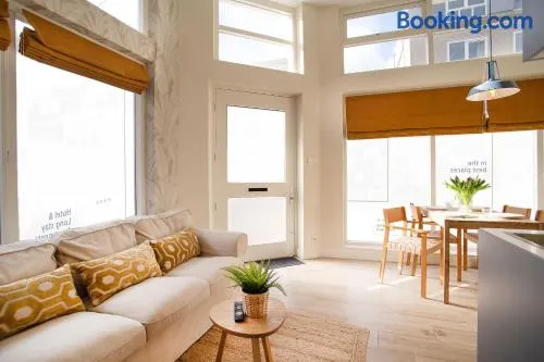 Contemporary apartment near the beach - Image 1