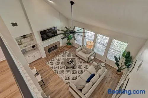 New!4BR with Easy Access to all Woodlands Amenities - Image 1