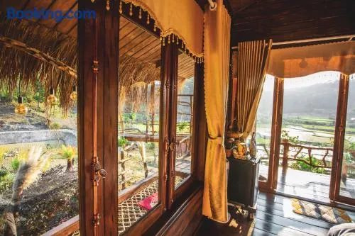 Nhà Trong Bản - Homestay Măng Đen - Image 1