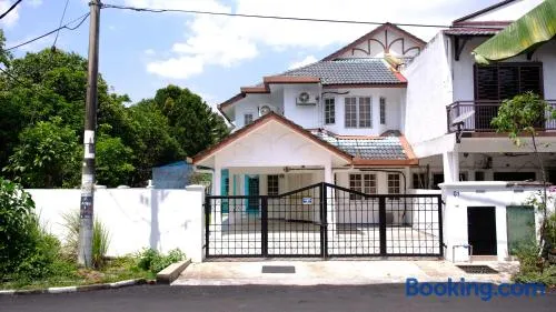 D Corner Lot Homestay Bangi - Image 1