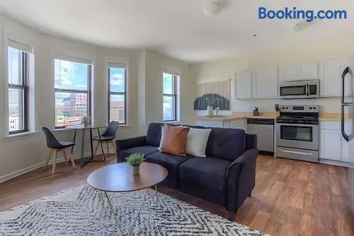 Perfect 1BR In Prime Location & View of Stadiums - Image 1
