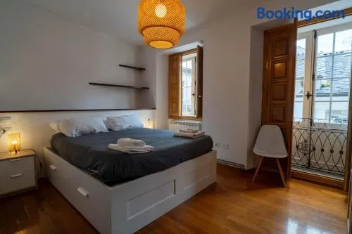 APARTAMENTOS SARMIENTO - Image 1
