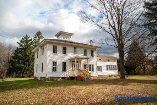 Minutes to Bristol Mountain, Wineries, Canandaigua - Image 1