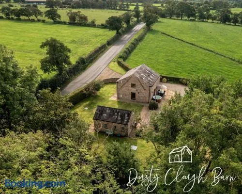 Dusty Clough Barn - Image 1